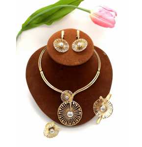 Viennoise gold designed necklace and earrings - 3247