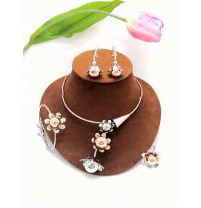 Viennoise designed necklace and earrings - 3263