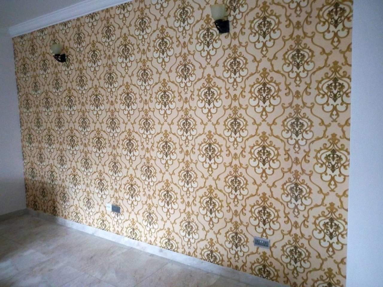 3D wallpaper Gold/cream flower design