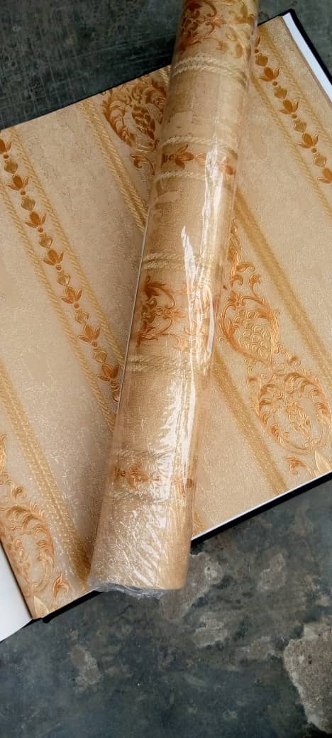 3D wallpaper Gold/cream flower design